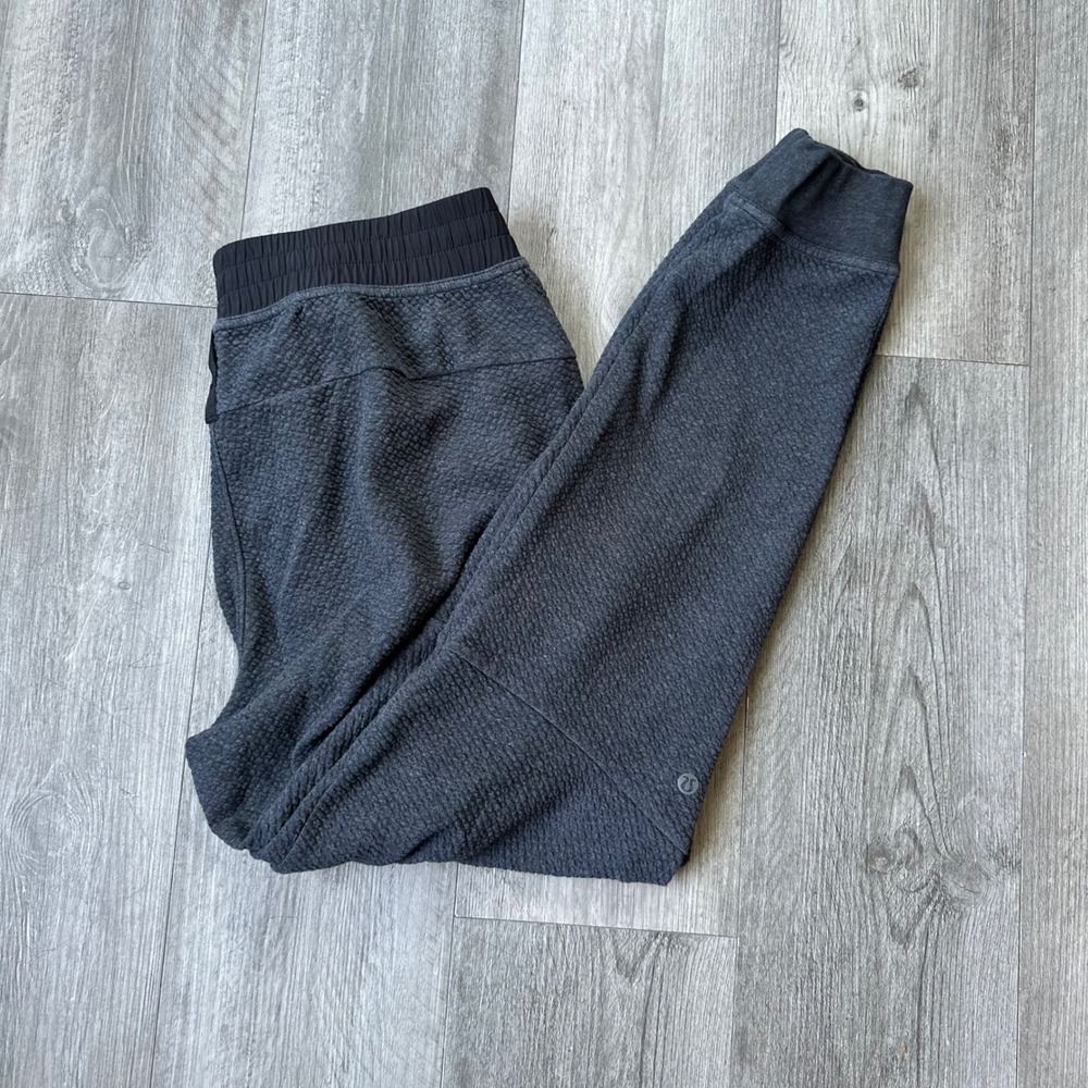 Lululemon Dark Gray Waffle textured at ease Joggers Sweatpants Men's Large